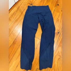 Womens navy lululemon leggings size 6 23” good condition